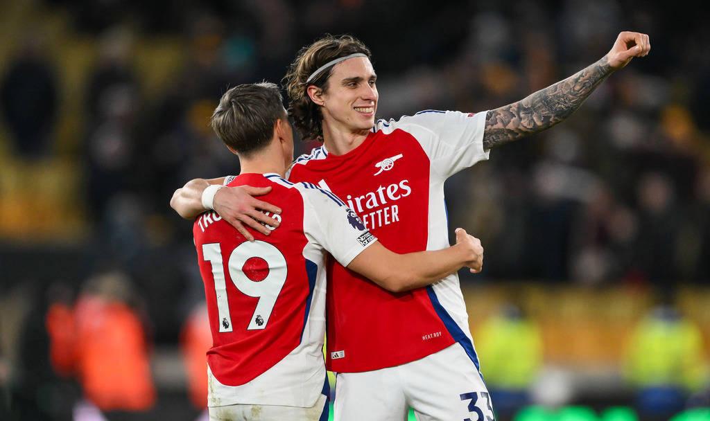 阿森纳客场险胜狼队,争夺欧冠资格,掌声雷动 阿森纳客场险胜狼队,争夺欧冠资格,掌声雷动