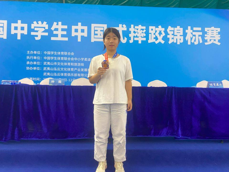 选手实力斗智斗勇，最终登上领奖台，战绩斐然