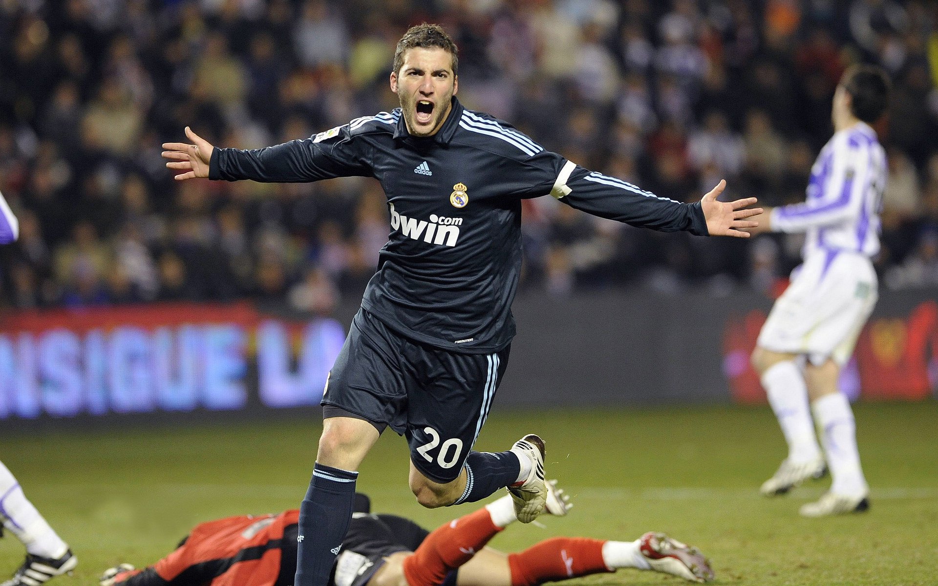 用姆巴佩的进球，击穿「封锁」的围墙